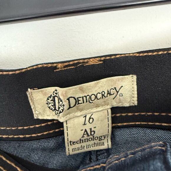 Democracy Women’s 16 Ab Technology Ankle Jeans - Picture 2 of 5